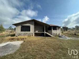 NEX-243467 - Casa en Venta, con 4 recamaras, con 2 baños, con 315 m2 de construcción.