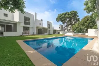 NEX-254270 - Casa en Venta, con 3 recamaras, con 3 baños, con 353 m2 de construcción.