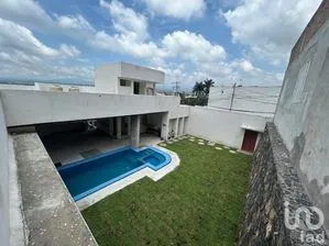 NEX-258182 - Casa en Venta, con 4 recamaras, con 4 baños, con 350 m2 de construcción.