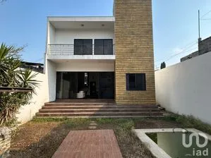 NEX-293486 - Casa en Venta, con 4 recamaras, con 4 baños, con 280 m2 de construcción en Gloria Almada de Bejarano, CP 62304, Morelos.