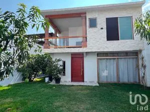 NEX-303274 - Casa en Venta, con 2 recamaras, con 2 baños, con 130 m2 de construcción.