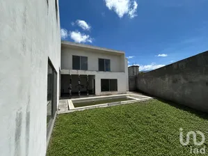NEX-303923 - Casa en Venta, con 4 recamaras, con 4 baños, con 200 m2 de construcción.