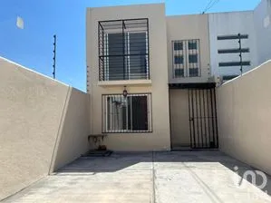 NEX-304922 - Casa en Venta, con 3 recamaras, con 2 baños, con 107 m2 de construcción.