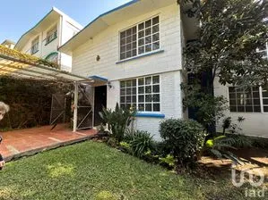 NEX-307944 - Casa en Venta, con 4 recamaras, con 2 baños, con 201 m2 de construcción.