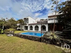 NEX-308324 - Casa en Venta, con 6 recamaras, con 6 baños, con 566 m2 de construcción.