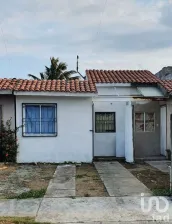 NEX-172123 - Casa en Venta, con 1 recamara, con 1 baño, con 52 m2 de construcción en Residencial El Campanario, CP 91808, Veracruz de Ignacio de la Llave.