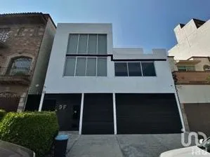 NEX-194308 - Casa en Renta, con 3 recamaras, con 4 baños, con 359 m2 de construcción en Hacienda de las Palmas, CP 52763, México.