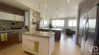 NEX-253277 - Casa en Venta, con 4 recamaras, con 5 baños, con 467 m2 de construcción.