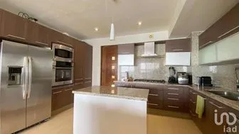NEX-253999 - Casa en Renta, con 4 recamaras, con 5 baños, con 467 m2 de construcción.