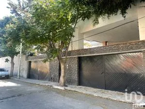 NEX-174607 - Casa en Venta, con 4 recamaras, con 3 baños, con 308 m2 de construcción.