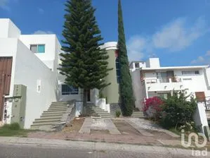 NEX-174713 - Casa en Renta, con 3 recamaras, con 3 baños, con 205 m2 de construcción en Juriquilla, CP 76226, Querétaro.