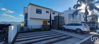 NEX-197227 - Casa en Venta, con 4 recamaras, con 5 baños, con 560 m2 de construcción en Vista Real y Country Club, CP 76905, Querétaro.