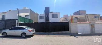 NEX-202896 - Casa en Venta, con 3 recamaras, con 3 baños, con 233 m2 de construcción.