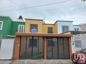 NEX-240273 - Casa en Renta, con 4 recamaras, con 2 baños, con 104 m2 de construcción en La Ladera, CP 76148, Querétaro.