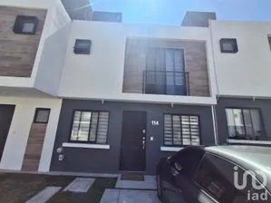 NEX-243289 - Casa en Renta, con 3 recamaras, con 3 baños, con 100 m2 de construcción.