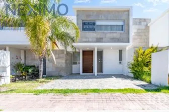 NEX-25224 - Casa en Renta, con 3 recamaras, con 2 baños, con 200 m2 de construcción en Residencial el Refugio, CP 76146, Querétaro.