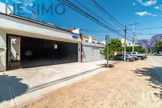 NEX-28299 - Casa en Renta, con 2 recamaras, con 2 baños, con 130 m2 de construcción en Cimatario, CP 76030, Querétaro.