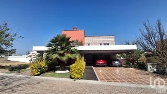 NEX-295972 - Casa en Venta, con 5 recamaras, con 5 baños, con 667 m2 de construcción en Ampliación Huertas del Carmen, CP 76904, Querétaro.