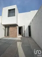 NEX-31765 - Casa en Renta, con 3 recamaras, con 2 baños, con 103 m2 de construcción en Misión Bucareli Norte, CP 76148, Querétaro.