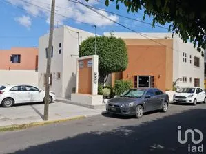 NEX-32626 - Local en Renta, con 1 recamara, con 35 m2 de construcción en Las Campanas, CP 76100, Querétaro.