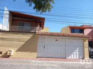 NEX-39141 - Casa en Renta, con 3 recamaras, con 3 baños, con 190 m2 de construcción en Bosques del Acueducto, CP 76020, Querétaro.