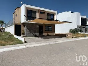 NEX-57873 - Casa en Venta, con 3 recamaras, con 3 baños, con 225 m2 de construcción en Provincia Santa Elena, CP 76177, Querétaro.