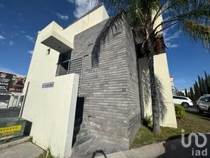 NEX-300807 - Oficina en Renta, con 3 recamaras, con 3 baños, con 120 m2 de construcción.