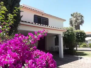 NEX-30375 - Casa en Renta, con 4 recamaras, con 3 baños, con 290 m2 de construcción en Lomas Cuarta Sección, CP 78216, San Luis Potosí.