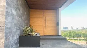 NEX-50185 - Casa en Venta, con 4 recamaras, con 4 baños, con 500 m2 de construcción en Club de Golf la Loma, CP 78215, San Luis Potosí.