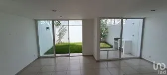 NEX-155644 - Casa en Renta, con 3 recamaras, con 2 baños, con 110 m2 de construcción en Guadalupe Caleras, CP 72100, Puebla.