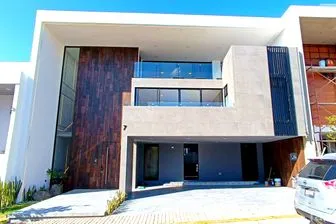 NEX-192063 - Casa en Venta, con 5 recamaras, con 6 baños, con 619 m2 de construcción.