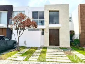 NEX-240990 - Casa en Renta, con 3 recamaras, con 2 baños, con 128 m2 de construcción en Lomas de Angelópolis II, CP 72830, Puebla.