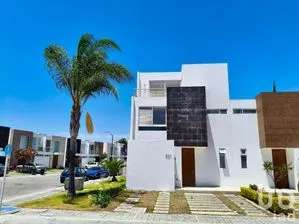 NEX-241950 - Casa en Renta, con 3 recamaras, con 3 baños, con 130 m2 de construcción en Lomas de Angelópolis II, CP 72830, Puebla.