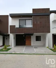 NEX-28844 - Casa en Venta, con 3 recamaras, con 3 baños, con 199 m2 de construcción en Lomas de Angelópolis, CP 72830, Puebla.
