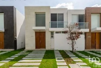 NEX-36995 - Casa en Renta, con 3 recamaras, con 3 baños, con 1 m2 de construcción en Lomas de Angelópolis II, CP 72830, Puebla.