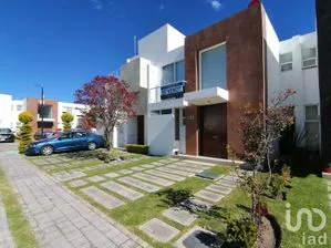 NEX-60055 - Casa en Venta, con 3 recamaras, con 3 baños, con 125 m2 de construcción en Lomas de Angelópolis, CP 72830, Puebla.