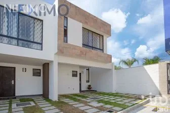 NEX-67695 - Casa en Venta, con 3 recamaras, con 2 baños, con 109 m2 de construcción en Lomas de Angelópolis, CP 72830, Puebla.