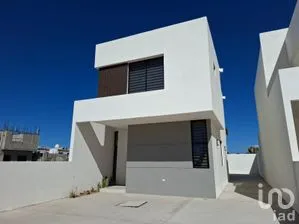 NEX-247910 - Casa en Venta, con 3 recamaras, con 2 baños, con 129 m2 de construcción.