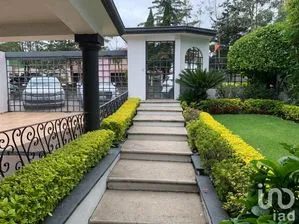 NEX-253923 - Casa en Venta, con 4 recamaras, con 4 baños, con 342 m2 de construcción en Chiluca, CP 52930, México.