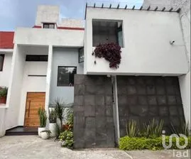 NEX-255290 - Casa en Renta, con 4 recamaras, con 2 baños, con 165 m2 de construcción.