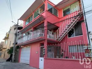 NEX-291687 - Casa en Venta, con 9 recamaras, con 6 baños, con 440 m2 de construcción en Santa Cruz del Monte, CP 53110, México.