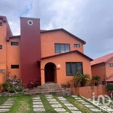 NEX-295671 - Casa en Venta, con 3 recamaras, con 3 baños, con 270 m2 de construcción.