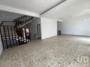 NEX-183956 - Casa en Venta, con 4 recamaras, con 5 baños, con 333 m2 de construcción.