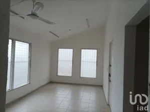 NEX-151843 - Oficina en Renta, con 2 recamaras, con 1 baño, con 71 m2 de construcción en Supermanzana 32, CP 77508, Quintana Roo.