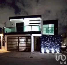 NEX-253317 - Casa en Venta, con 3 recamaras, con 4 baños, con 262 m2 de construcción en Supermanzana 59, CP 77515, Quintana Roo.