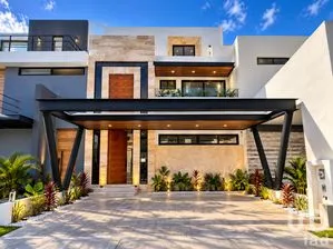 NEX-306816 - Casa en Venta, con 5 recamaras, con 5 baños, con 280 m2 de construcción.