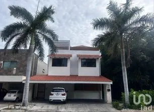 NEX-204760 - Casa en Venta, con 4 recamaras, con 4 baños, con 427 m2 de construcción en Residencial Cumbres, CP 77560, Quintana Roo.