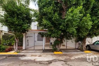 NEX-148007 - Casa en Venta, con 3 recamaras, con 3 baños, con 225 m2 de construcción en Jardines Bellavista, CP 54054, México.