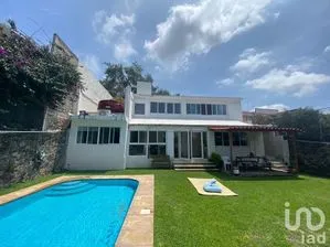 NEX-157335 - Casa en Renta, con 3 recamaras, con 3 baños, con 350 m2 de construcción en Burgos, CP 62584, Morelos.