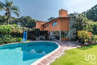 NEX-261388 - Casa en Venta, con 6 recamaras, con 6 baños, con 640 m2 de construcción.